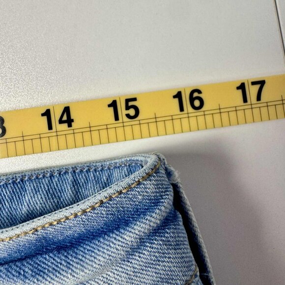 Seven7 Distressed Croopped Straight Leg Jeans Women’s Size 8 Light Wash - Picture 12 of 13